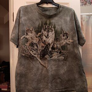 The Mountain Green Short Sleeve Tee Shirt with Wolves in Size 2XL